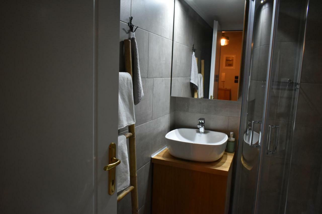 Main Square Flat - Luxury Lax